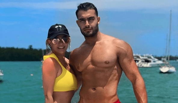 Sam Asghari mascherina jockstrap
